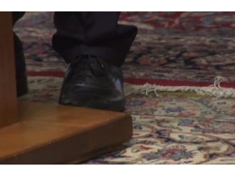 Davutoğlu Silopi’de aldığı ayakkabıyı Tahran’da giydi