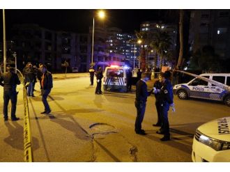 Motosiklet polis aracıyla çarpıştı: 1 ölü, 2 yaralı