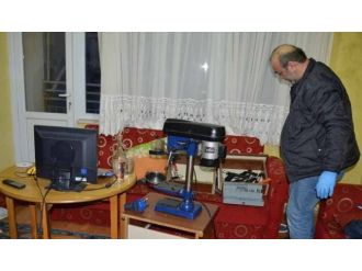 Kavga ihbarına gittiler: Silah atölyesi buldular