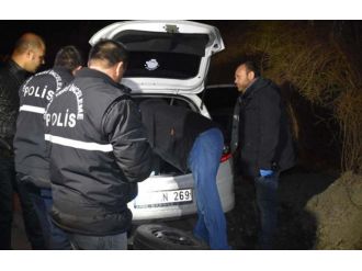 Polisten kaçan araçtan kalaşnikof çıktı