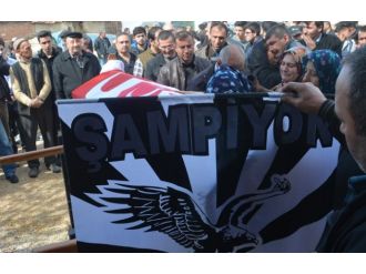 Genç hakem Beşiktaş bayrağıyla uğurlandı