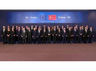 Davutoğlu AB liderleriyle çekilen aile fotoğrafında yer aldı