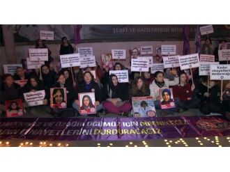 Dünya Kadınlar Günü’ne oturma eylemi yaparak girdiler