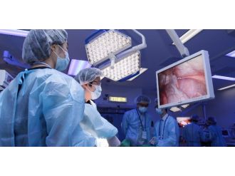 Başörtüsünü takarken iğneyi yuttu