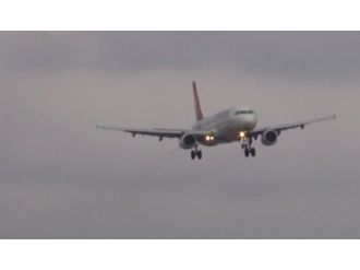 Pilotlardan havada ’8 Mart’ kutlaması