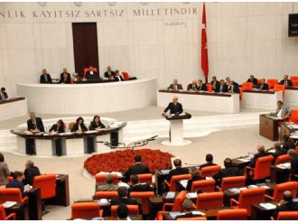 Çıplak teslim olan teröristler Meclis gündeminde
