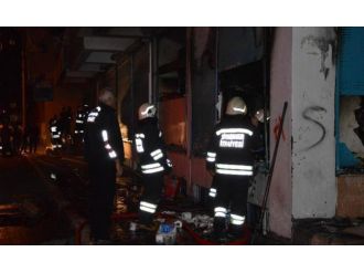 Markete molotoflu saldırı: İçeride müşteriler de vardı