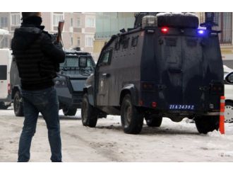 Diyarbakır’da zırhlı polis aracı devrildi: 3 yaralı