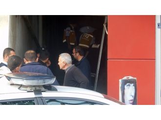 Bıçaklandı, yardımı reddetti!