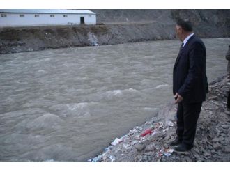 Topun peşinden Zap Suyu’na düştü !