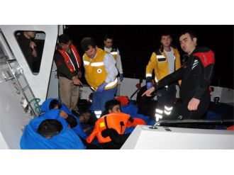 Mültecileri taşıyan tekne battı: 5 ölü