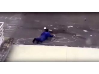 Şiddetli rüzgar işçileri yerden yere vurdu