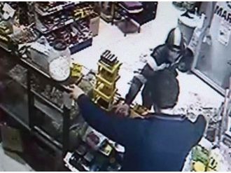 Sadaka kutusunu böyle çaldı !