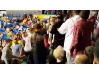 Trump’ın mitinginde siyahi gence darp