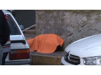 Beyoğlu’nda kaldırımda ceset bulundu