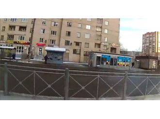 Kadın sürücü pedalları karıştırınca...