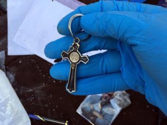 Öldürülen teröristin üstünden haç çıktı