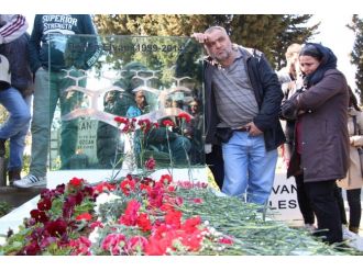 Berkin Elvan mezarı başında anıldı