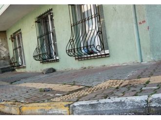 Komşunun attığı saksı hayatını kurtardı