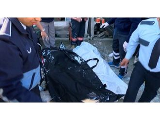 Beton mikseri devrildi: 2 ölü