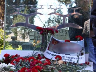 Berkin’in mezarı başında terör propagandası