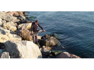 Balıkçı oltasına takılanı görünce şaşkına döndü