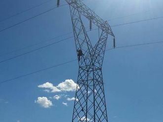 Maaşlarını alamayınca canlarını hiçe saydılar