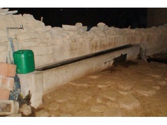 Yalağın başına gittiğinde acıyla karşılaştı