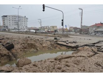 Yüksekova’da askeri aracın geçişi sırasında patlama