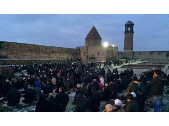 Tarihi kalede ’kurtuluş namazı’ kılındı