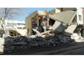 Nusaybin’deki patlama 2 katlı bina çöktü