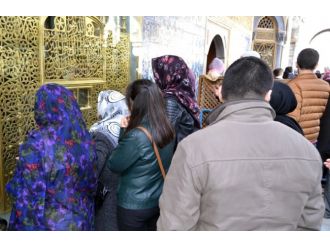 YGS öncesi türbelere akın ettiler