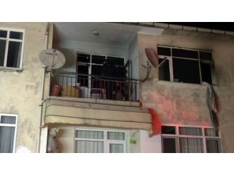 Sobayı benzinle yakmak isterken kendini ve evi yaktı