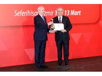 Kılıçdaroğlu CHP’li belediyelere ödül verdi