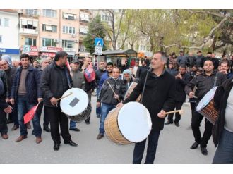 Meral Akşener’e davullu zurnalı karşılama