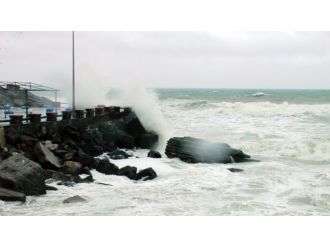 Dalga boyu 5 metreyi buldu