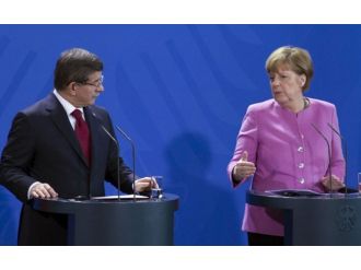 Davutoğlu, Merkel ile telefonda görüştü
