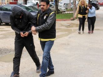 Benzin parası için sevgilisini...