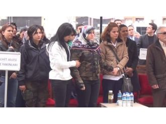 Eşi, şehit polisi kamuflajıyla uğurladı