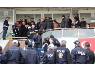 Yeşil sahada gerginlik: Kulüp yöneticileri stattan çıkarılmadı