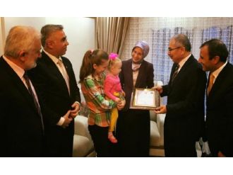 Şehit polisin ailesine ev hediye edildi