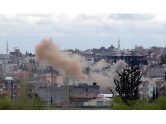 Barikatlar top atışına tutuldu