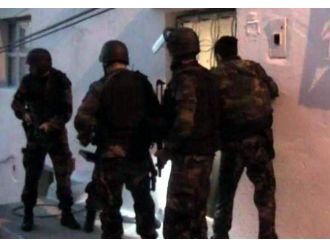 Tam 36 adrese eş zamanlı operasyon: 30 gözaltı