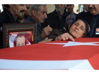 Şehit cenazesinde Kürtçe ağıtlar yakıldı