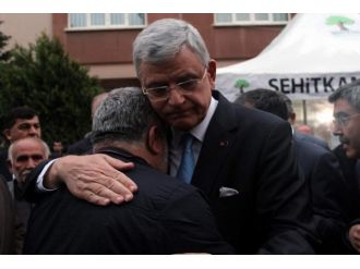 Bakan Bozkır yüreği yanan babanın acısına ortak oldu