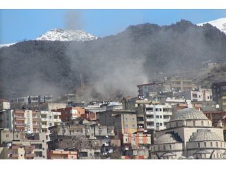 Barikat ve patlatıcılar imha bir bir ediliyor