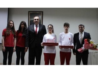 Kutsal emanetler sporculara teslim edildi