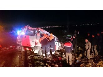 İşçi minibüsü devrildi: 13 yaralı