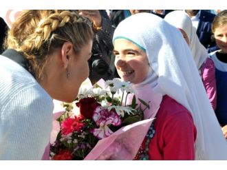 Mülteci çocuklara Gülben Ergen sürprizi