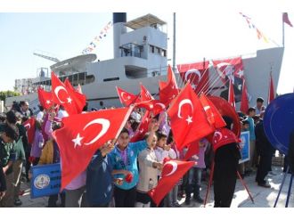 Kahraman gemiye ziyaretçi akını